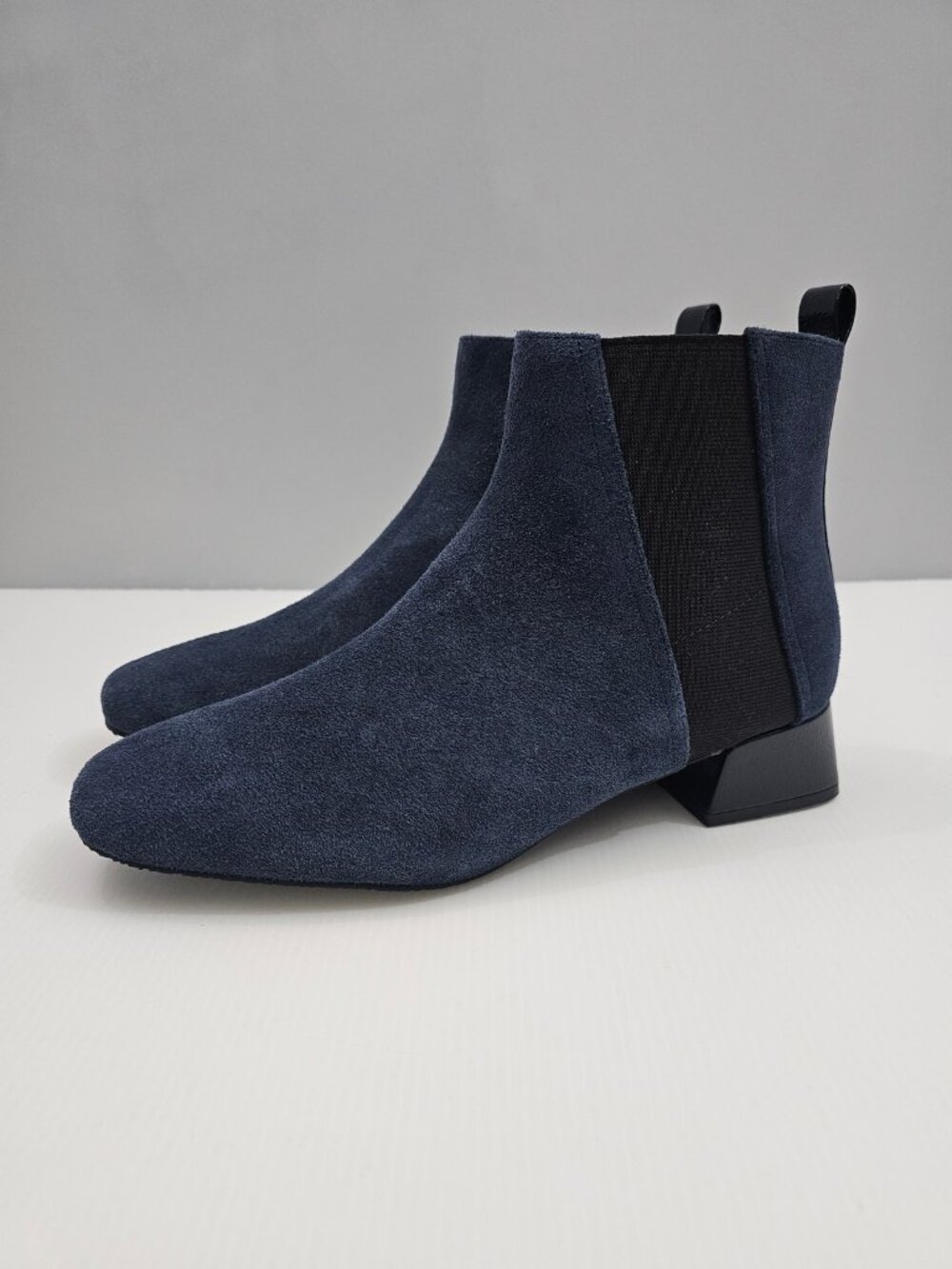 Donald Pliner Travis Chelsea Ankle Boot Women 8 Navy Suede Square Toe Block Heel